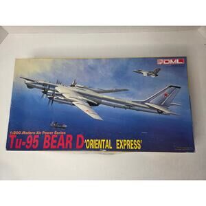Tu-95 BEAR D 'ORIENTAL EXPRESS' 1:200 Scale Model Kit